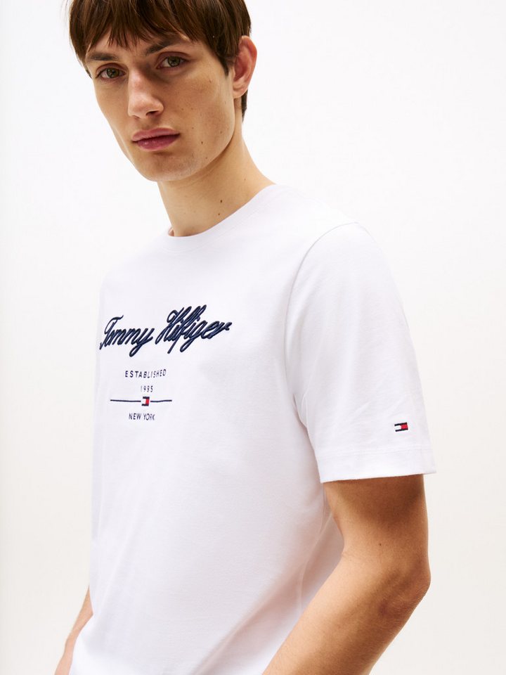 Tommy Hilfiger T-Shirt SCRIPT LOGO TEE mit aufgesticktem Logo – Bild 2 von 5