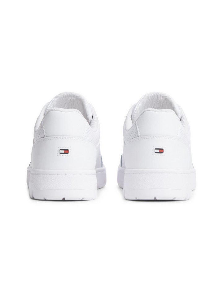 Tommy Hilfiger TH BASKET CORE LEATHER Sneaker Halbschuh, Schnürer mit Perforation am gepolsterten Schaftrand – Bild 2 von 5