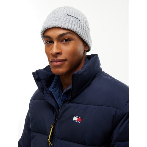 Tommy Jeans Beanie LINEAR LOGO BEANIE Regular fit mit Markenlabel