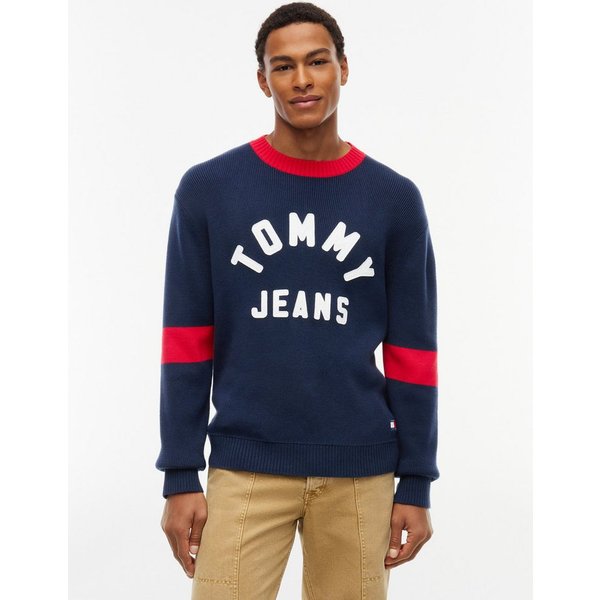 Tommy Jeans Rundhalspullover TJM REGULAR NEW CLASSICS SWEATER mit Logo-Applikation