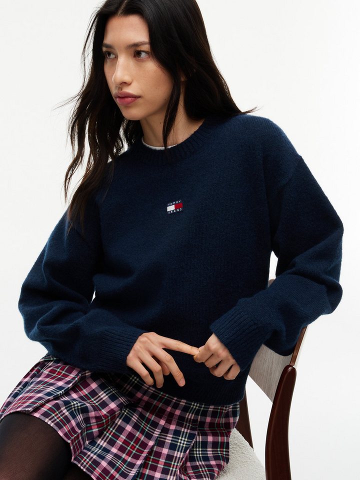 Tommy Jeans Rundhalspullover TJW FLUFFY BADGE SWEATER EXT Materialmix mit Alpaka – Bild 2 von 5