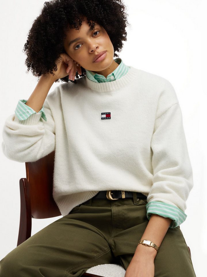 Tommy Jeans Rundhalspullover TJW FLUFFY BADGE SWEATER EXT Materialmix mit Alpaka – Bild 2 von 5