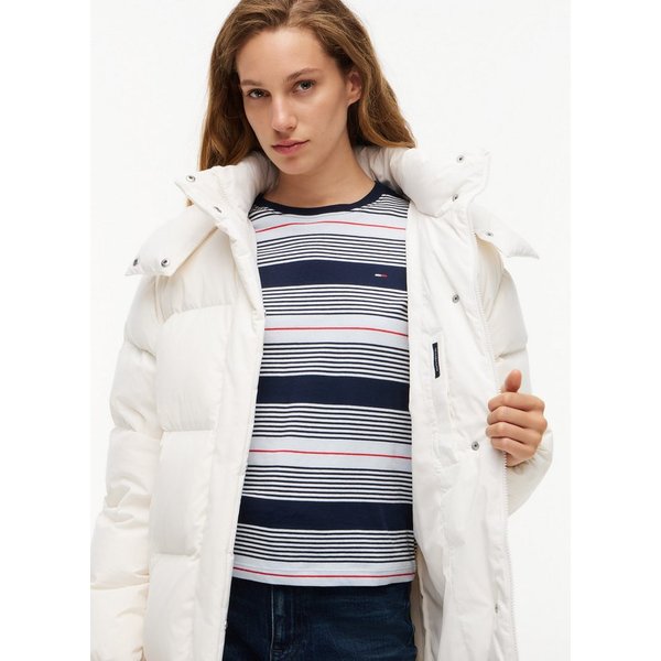 Tommy Jeans Steppmantel TJW ALASKA LONG PUFFER EXT mit seitlichen Schlitzen mit Druckknopfverschluss