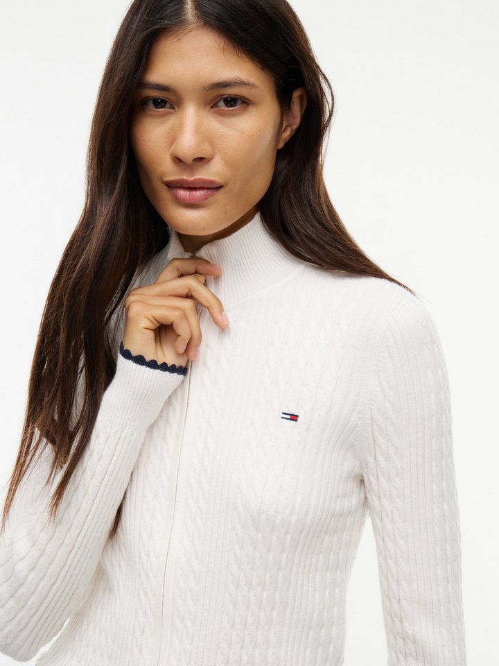 Tommy Jeans Strickjacke TJW MICRO CABLE ZIPTHRU SWTR EXT mit Zopfmuster und Stehkragen – Bild 3 von 5