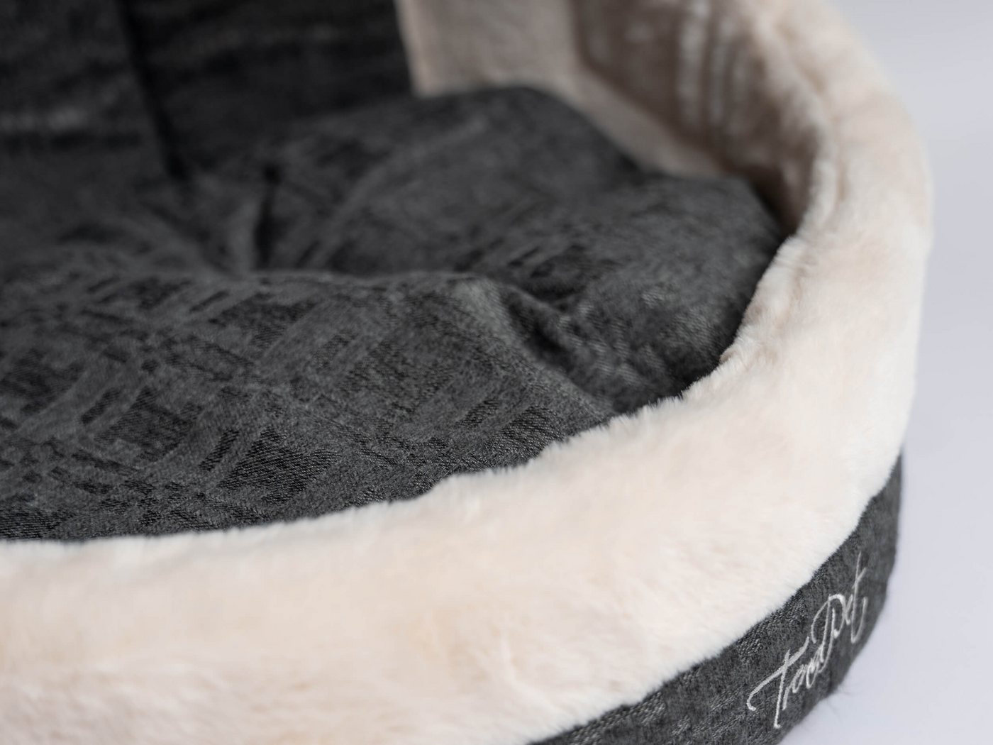 TrendPet Tierbett Höhle LunaHome, 100% Polyester, in 2 Farben erhältlich – Bild 5 von 5