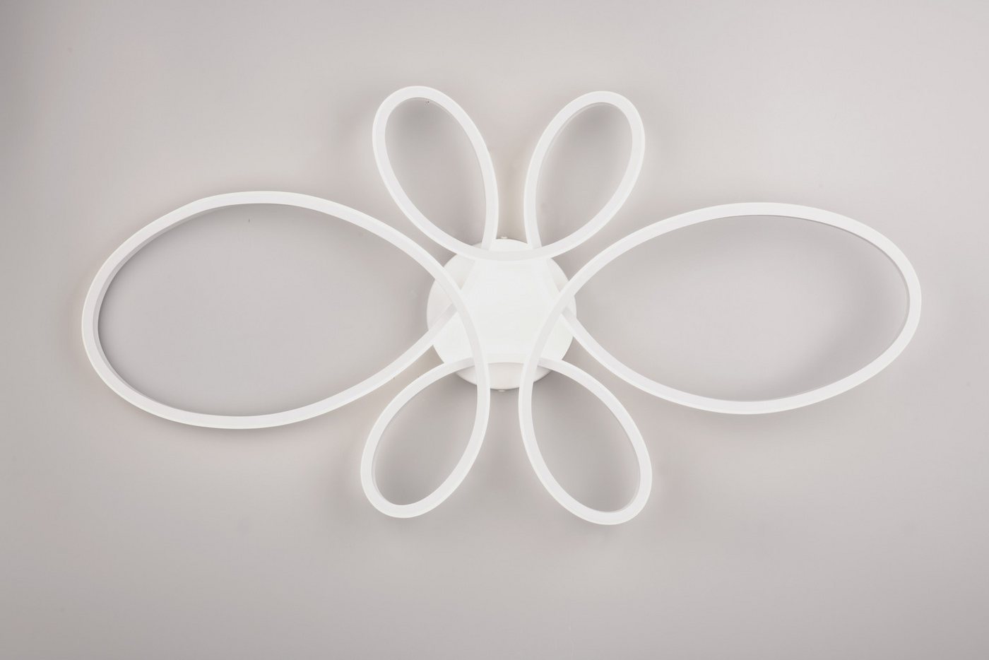 TRIO Leuchten LED Deckenleuchte FLY, Deckenlampe LED 32W 3900 Lumen kaltweiß 4000K 3-Stufen dimmbar, Dimmfunktion, LED fest integriert, Kaltweiß, Maße 83x45 cm, – Bild 2 von 5