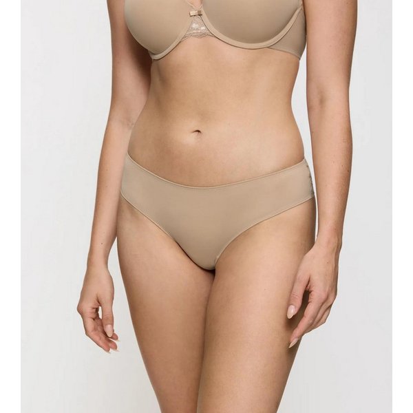 Triumph Slip Lovely Micro Brazilian String zarte, florale Spitze, schmales Bündchen