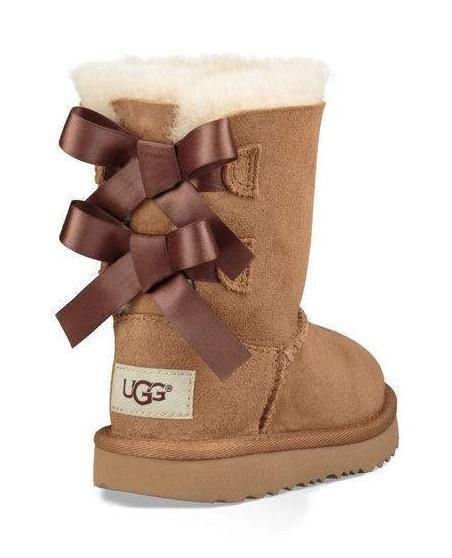 UGG Bailey Bow II Winterboots Winterboots, Schlupfboots mit Zierschleifen aus Satin – Bild 2 von 5