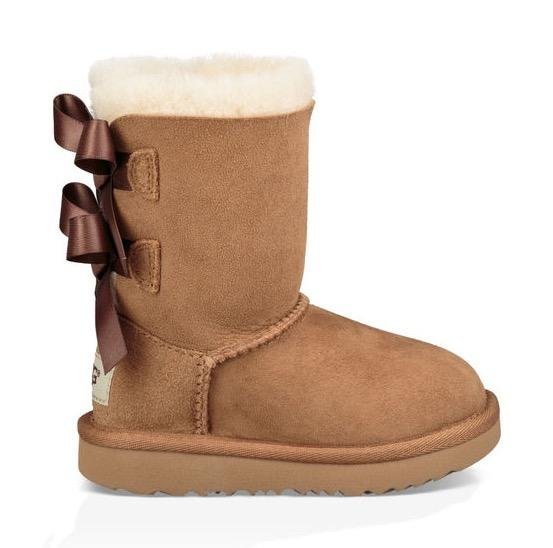 UGG Bailey Bow II Winterboots Winterboots, Schlupfboots mit Zierschleifen aus Satin – Bild 4 von 5