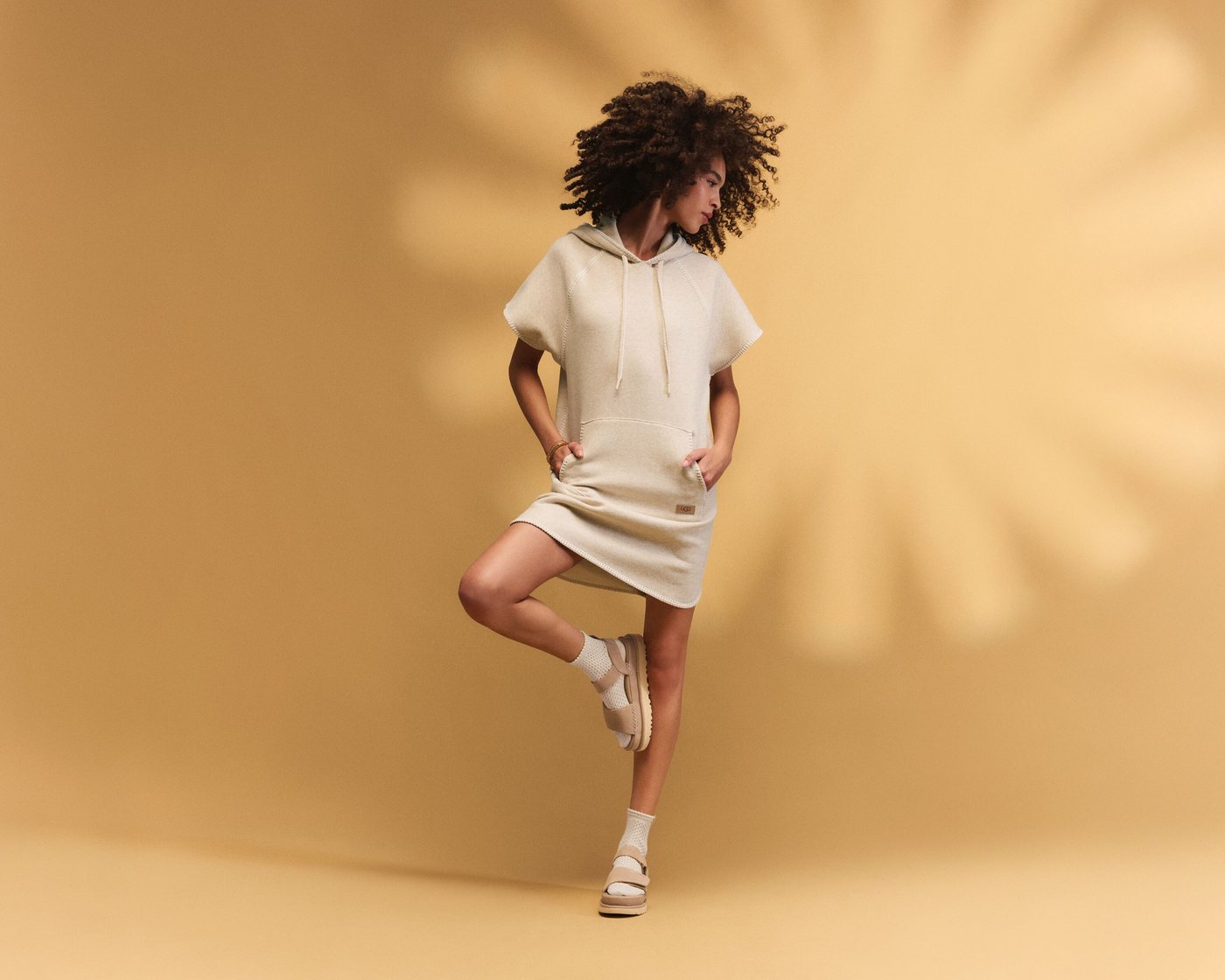 UGG W GOLDENSTAR Sandale, Plateausandale, Sandalette mit zwei Klettverschlüssen – Bild 2 von 5