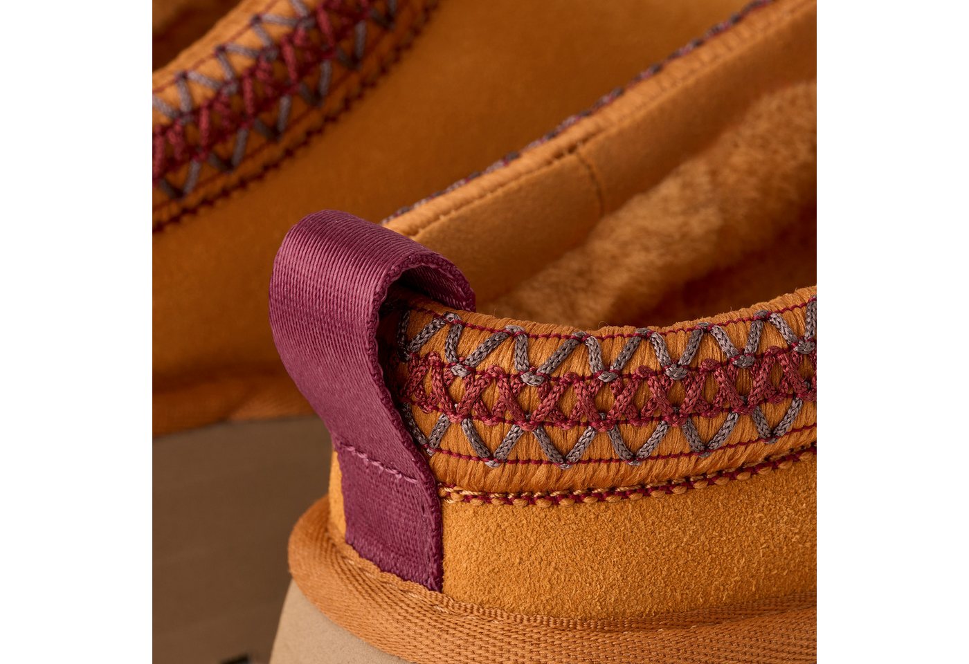 UGG W TAZZ II Slipper Pantoffel, Schlupfschuh, Mule mit Textilborde im Ethno-Look – Bild 2 von 5