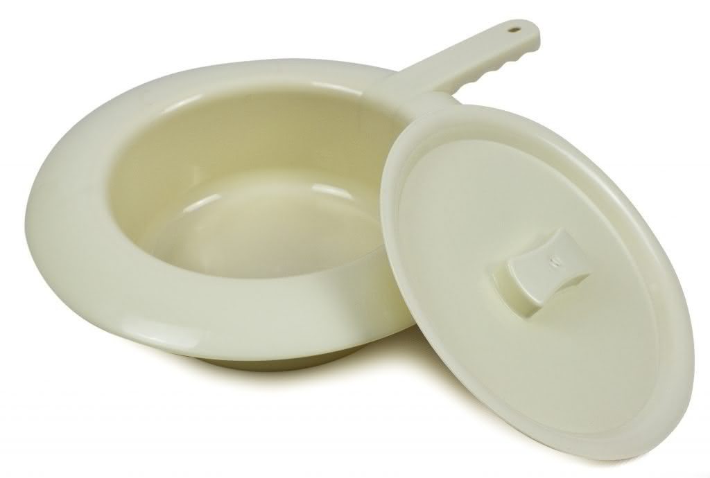 DocMed Urinal DocMed Stechbecken aus Kunststoff, (Inklusive Deckel, 1-tlg., Autoklavierbares Stechbecken), Hygienische Bettpfanne, Robustes Stechbecken – Bild 3 von 4