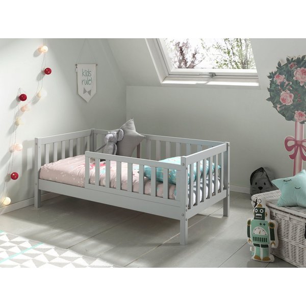 Vipack Kinderbett Junior, Kiefermassiv mit umlaufenden Sprossengitter und Rolllattenrost (B/H/T ca. 148x60x76cm, mit niedrigem Betteinstieg), wahlweise in 2 Far