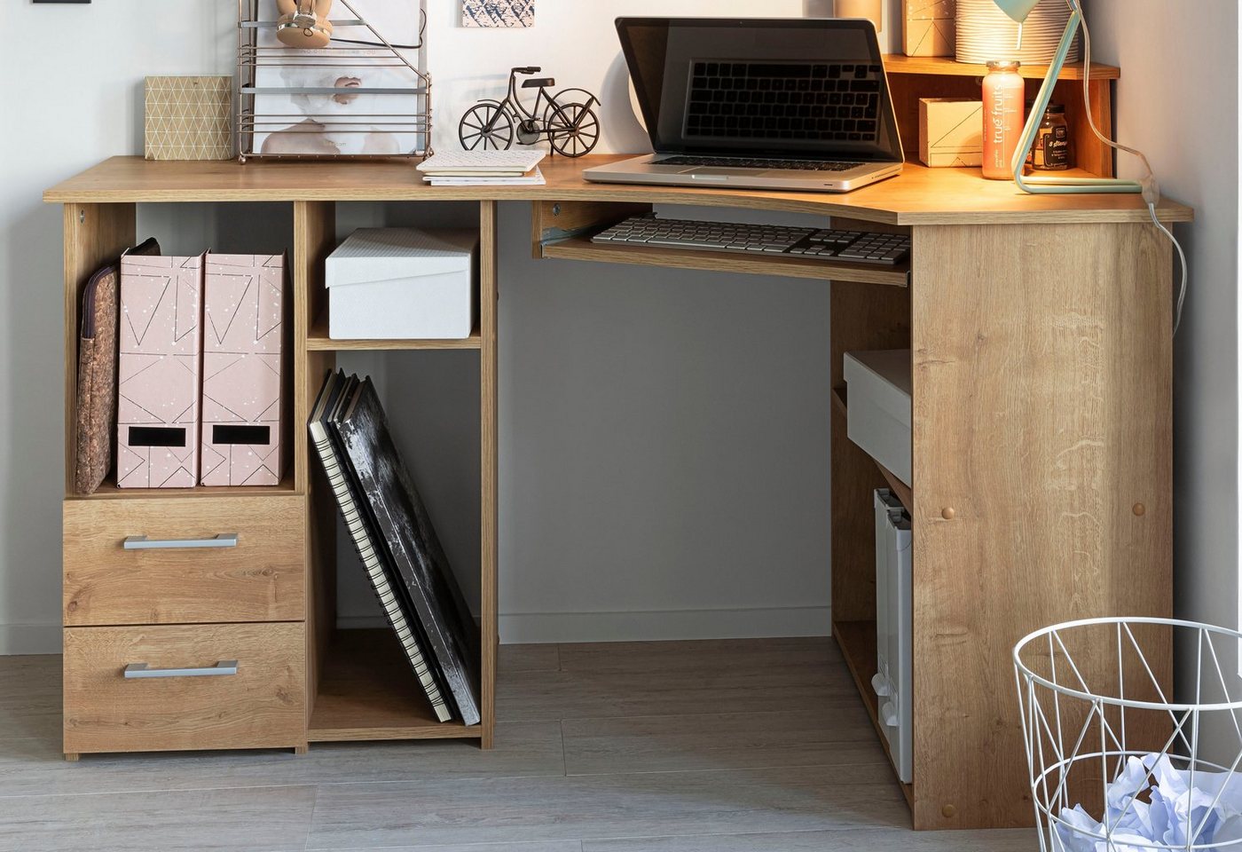 VOGL Möbelfabrik Schreibtisch Sam, Eckschreibtisch, Tastaturauszug, Monitoraufsatz & opt. Towerfach – Bild 2 von 5