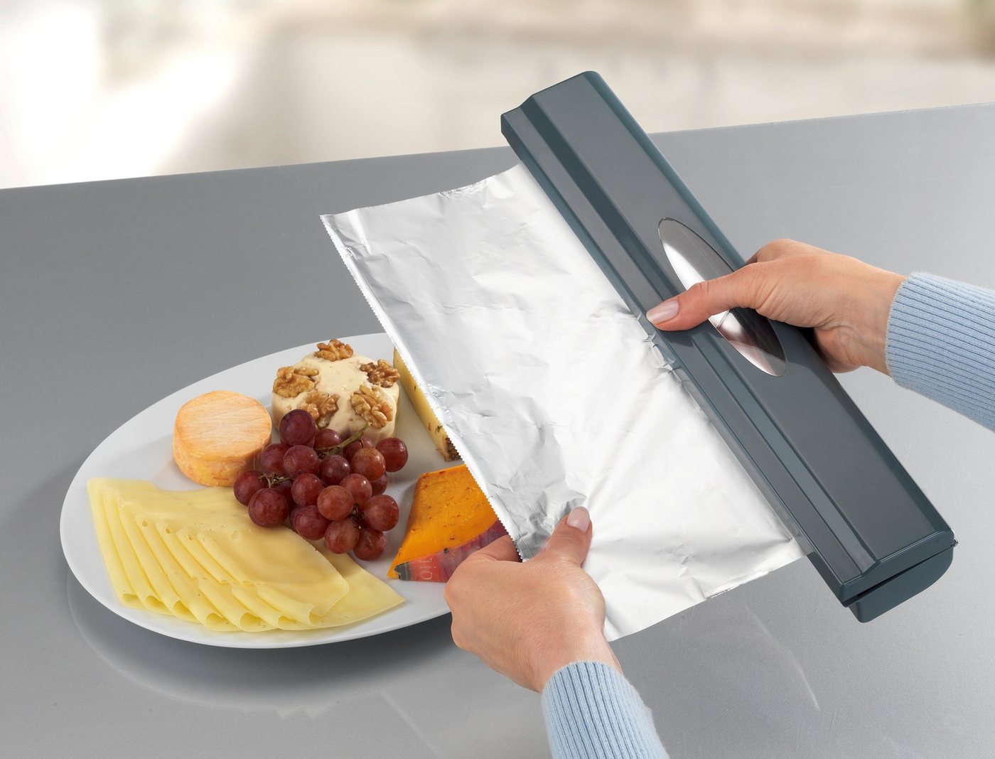 WENKO Folienspender Modell Perfect-Cutter, (Set, 2-St), für Folienrollen bis 33 cm Breite, für Alufolien und Frischhaltefolien – Bild 5 von 5