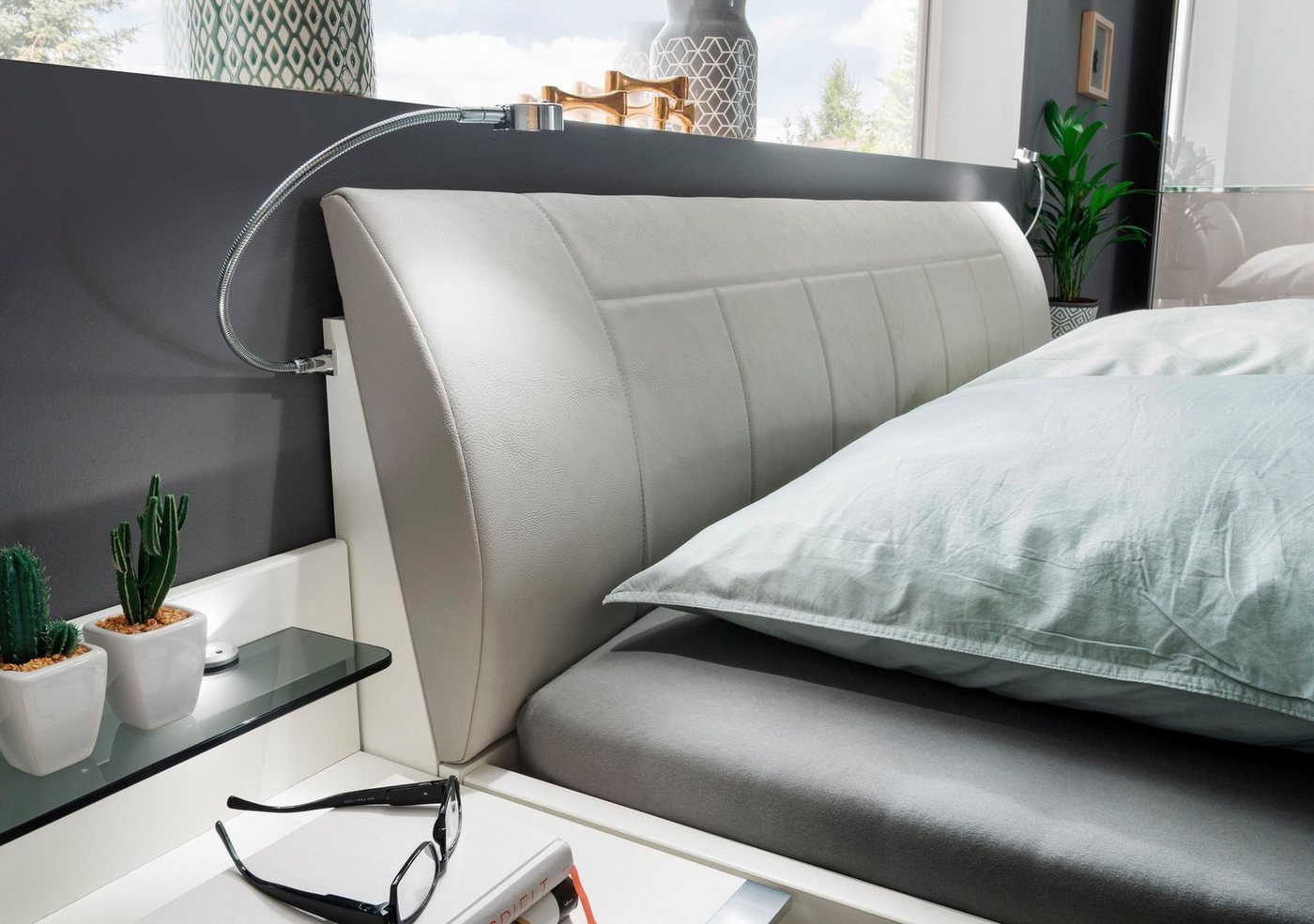 WIEMANN Bett Shanghai, mit geschmackvollem Polsterkopfteil, Made in Germany, in verschiedenen Breiten, Füße chromfarben – Bild 3 von 5