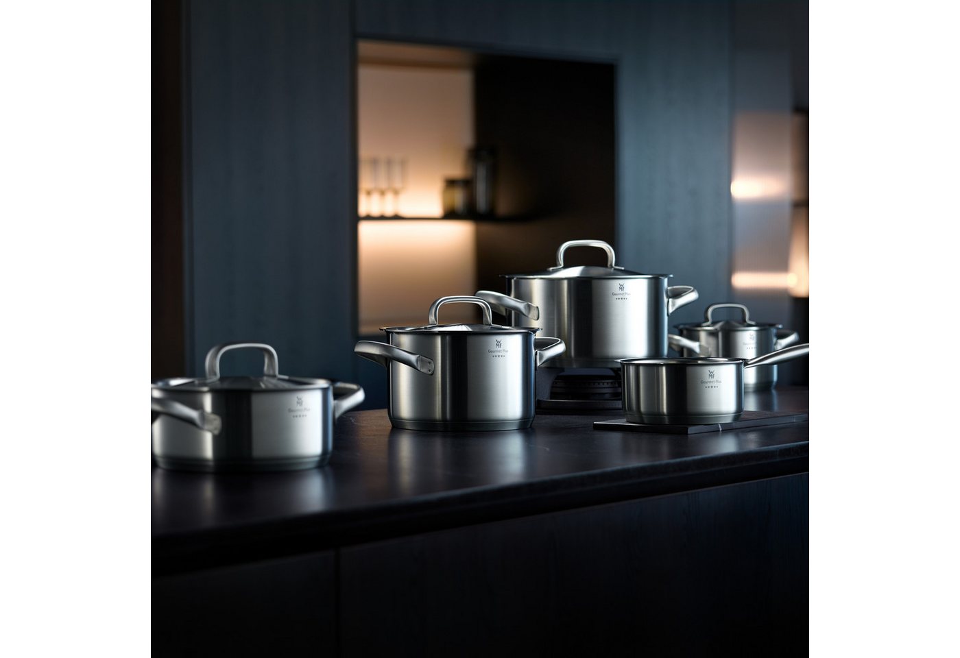WMF Bratentopf Gourmet Plus, Cromargan® Edelstahl Rostfrei 18/10 (2-tlg), wärmeduzierende Hohlgriffe, Innenskalierung, breiter Schüttrand – Bild 2 von 5