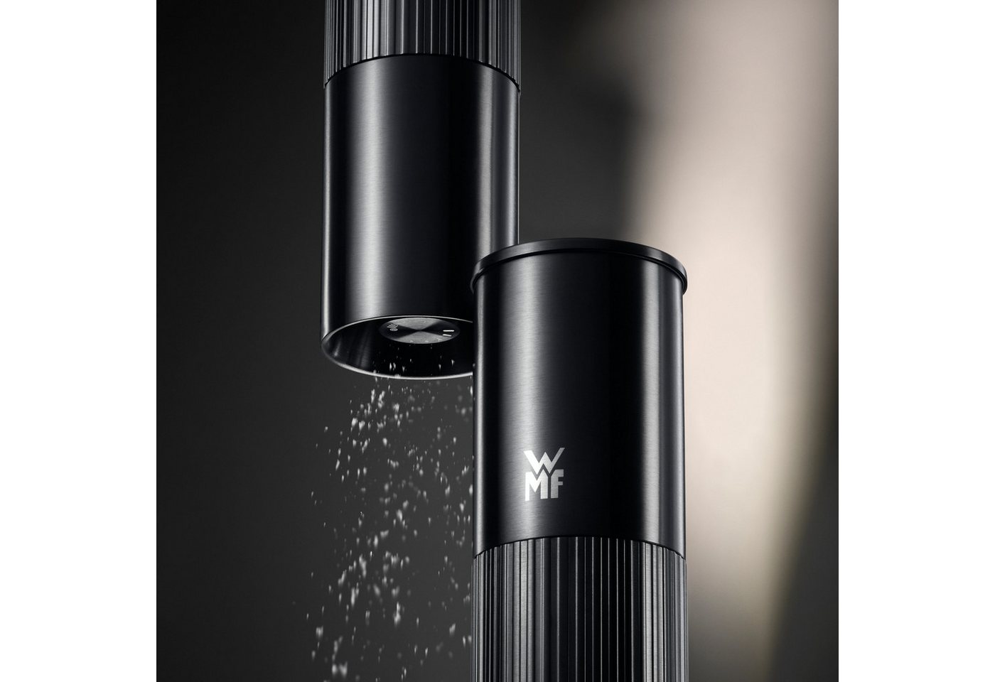 WMF Gewürzmühle Signature Pro, aus Edelstahl manuell, (1 Stück), Keramikmahlwerk, einstellbarer Mahlgrad, magnetischer Deckel – Bild 2 von 5