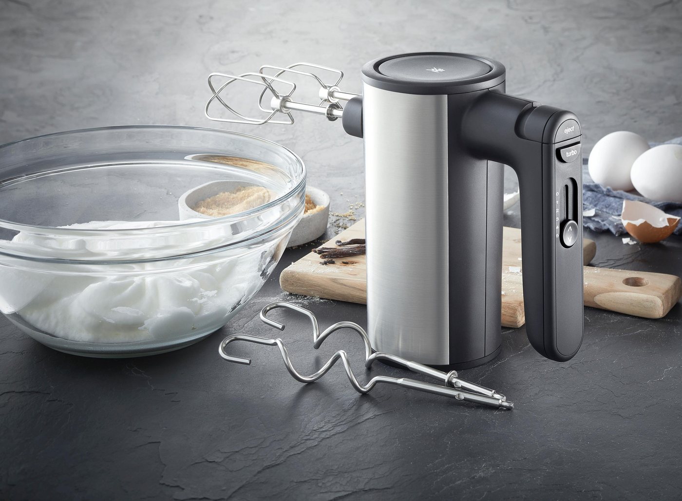 WMF Handmixer KULT X Edition, 400 W, Turbo-Funktion, 5 Geschwindigkeitsstufen, inkl. Rührbesen + Knethaken – Bild 2 von 5