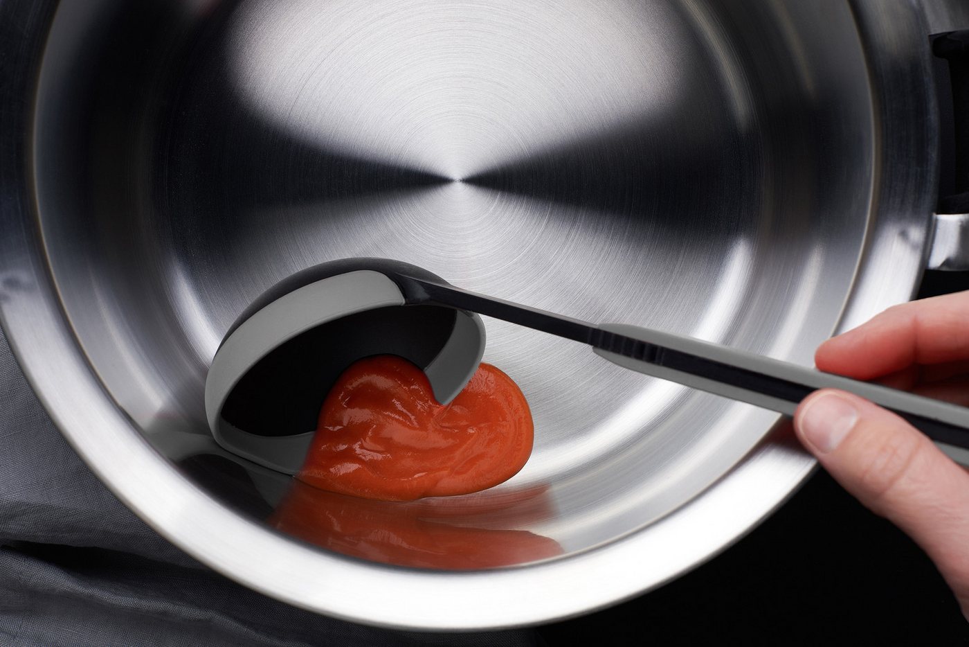 WOLL Suppenkelle Cook it, aus hochwertigem Kunststoff und Silikon – Bild 3 von 5