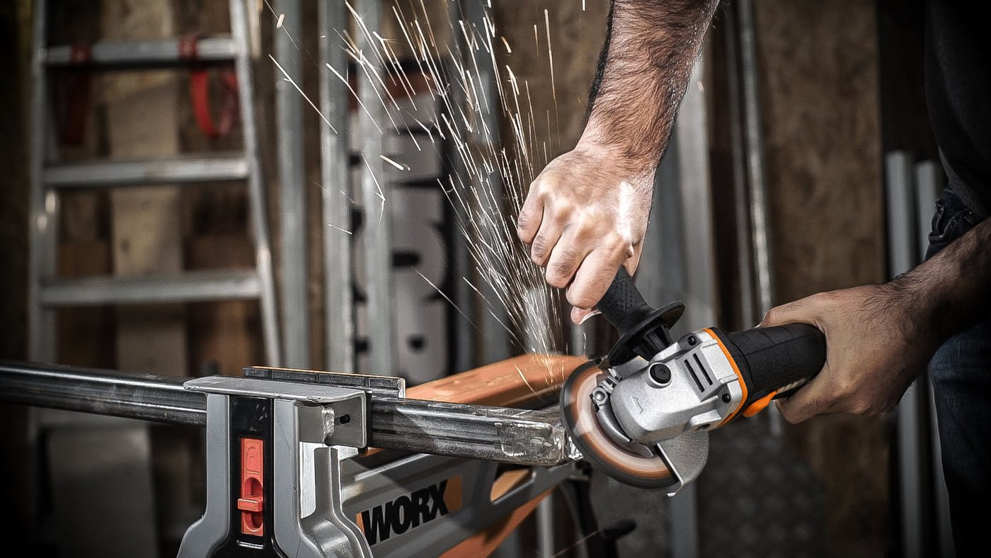 Worx Akku-Winkelschleifer WX800, ergonomisches Design, inkl. 2 Akkus & Ladegerät – Bild 2 von 5