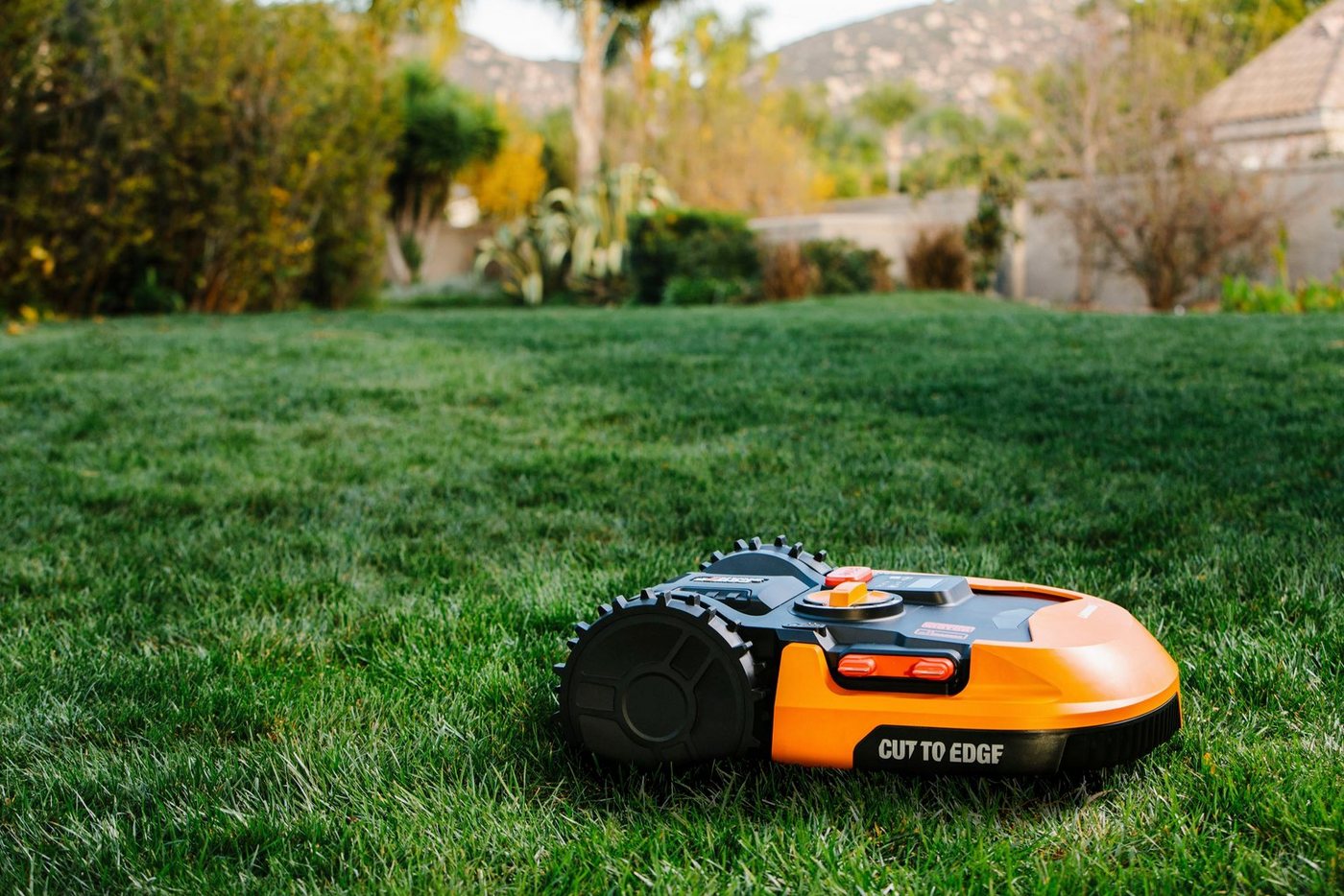 Worx Rasenmähroboter Landroid M700 Plus, bis 700 m² Rasenfläche, (Set), 700m², 20V/4Ah, 18cm/30-60mm, WiFi/Bluetooth, Cut to edge, PowerShare – Bild 2 von 5