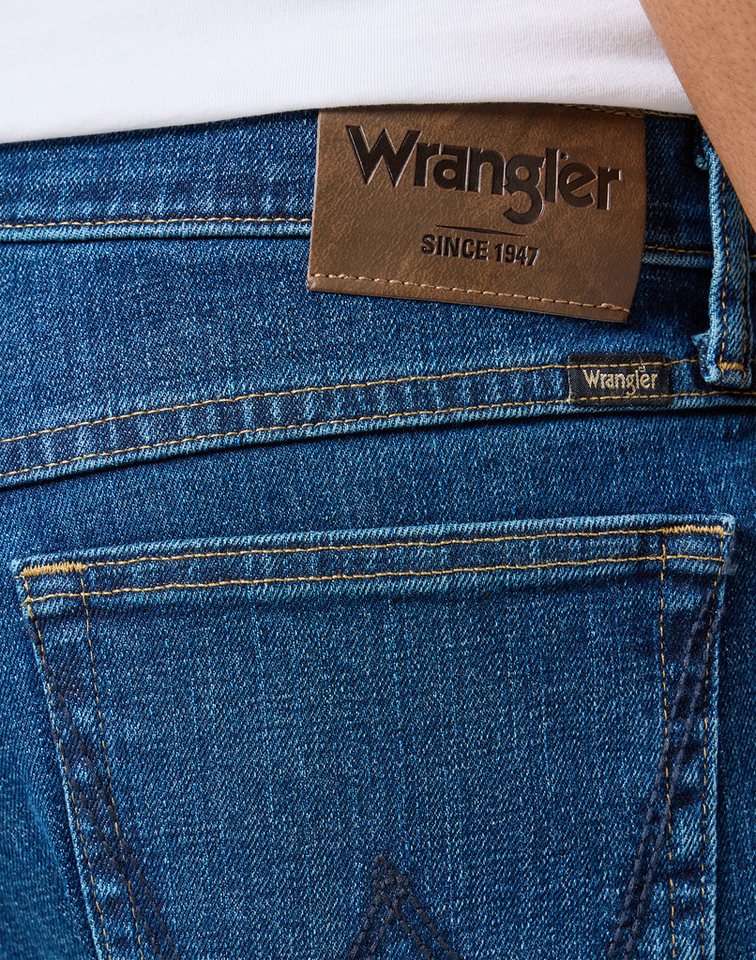 Wrangler Relax-fit-Jeans Foundation mit normaler Leibhöhe – Bild 4 von 5