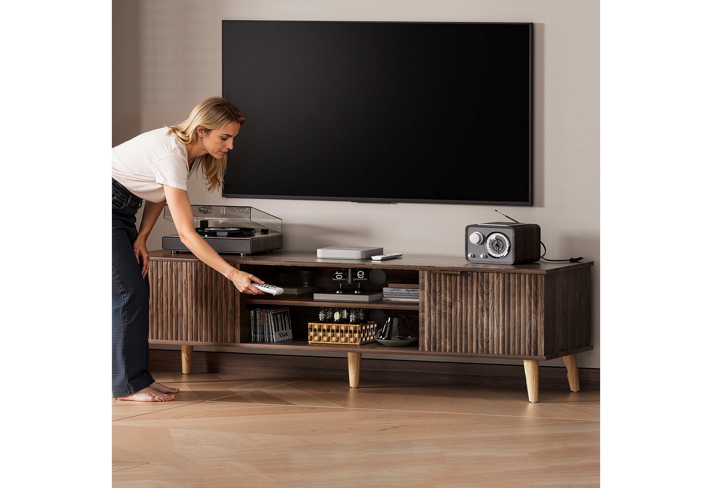 Yorbay Lowboard TV Schrank stehend, für Fernsehen bis zu 65 Zoll, 147cm Breit, Vintage TV Möbel mit 2 Türen, Holz Beine&Goldene Griffer,Vintage Braun – Bild 3 von 5