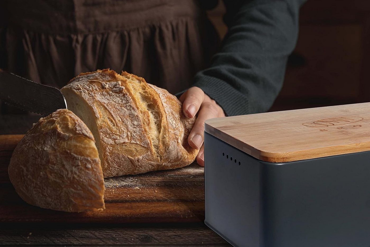 Zedelmaier Brotkasten Brotkasten mit Schneidebrett,MatteBrotbox mit Holzdeckel&Leinen beutel, (MBH006), Rundum Belüftung, Brotkorb für langanhaltende Frische 33 – Bild 4 von 4