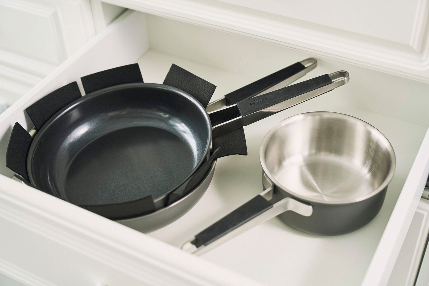 Zwilling Bratpfanne Pure, Edelstahl 18/10 (1-tlg), Keramikbeschichtung, Stay-Cool Griffe, Edelstahl – Bild 4 von 5
