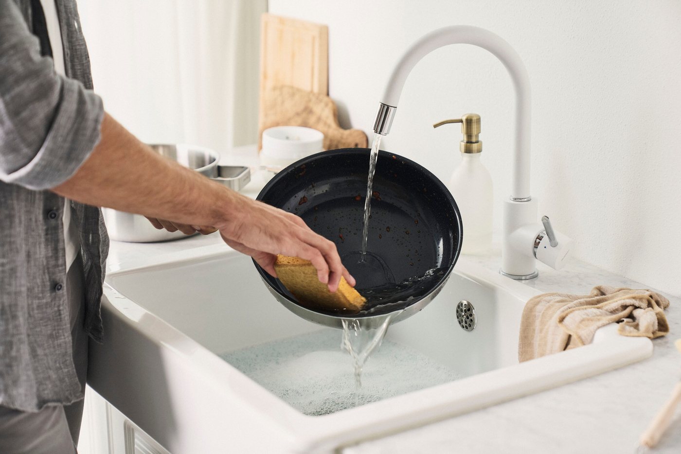 Zwilling Bratpfanne Pure, Edelstahl 18/10 (1-tlg), Keramikbeschichtung, Stay-Cool Griffe, Edelstahl – Bild 5 von 5
