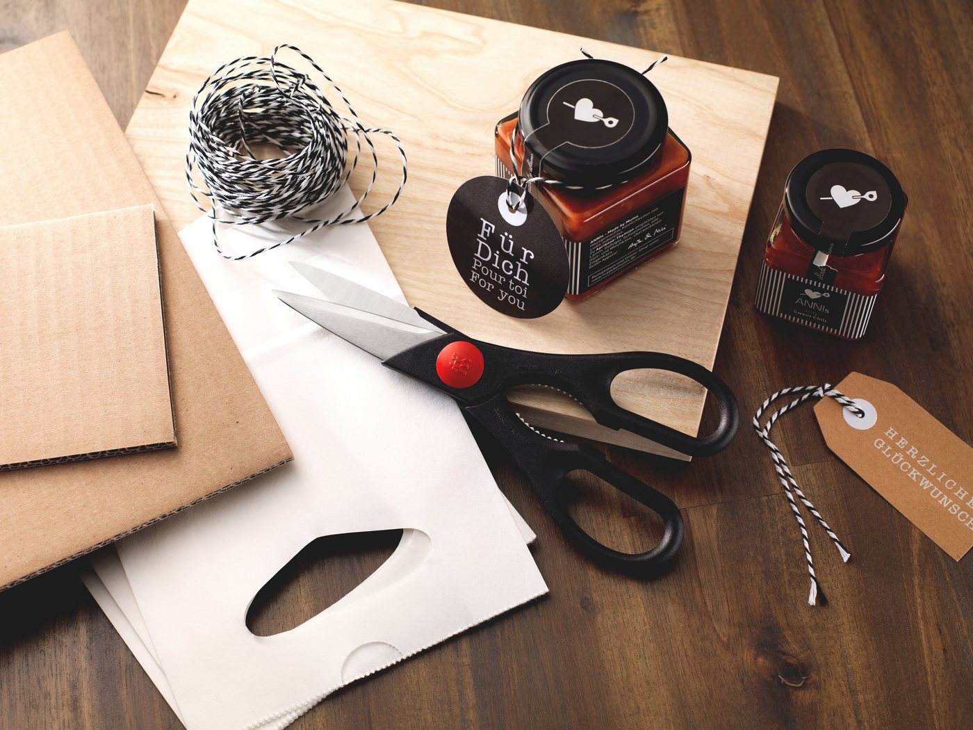 Zwilling Messerblock **** VIER STERNE (7tlg), Made in Germany, Sonderschmelze, inkl. Vielzweckschere & Wetzstahl – Bild 5 von 5