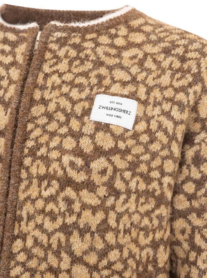 Zwillingsherz Strickjacke "Leo & Patch" Reißverschluss, Eingriffstaschen, Logopatch, farbige Kanten, Leomuster – Bild 3 von 5